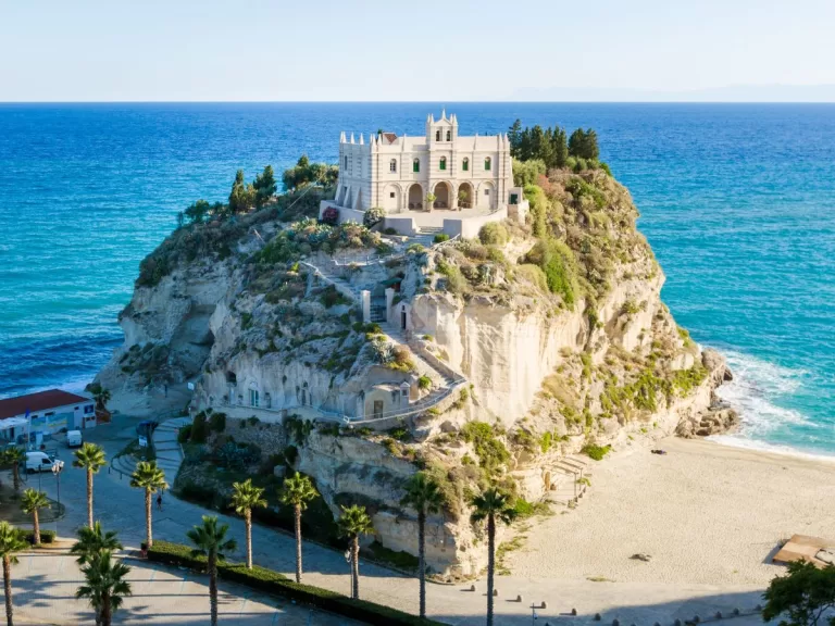 Santuario di Santa Maria dell’Isola a Tropea